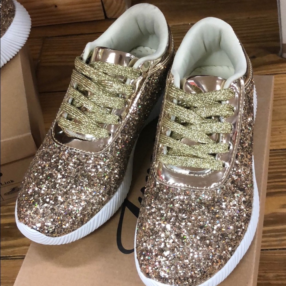 NEW~ GLITTER GOLD SHOES~ SIZE: 5.5 ~ RETAILS $60